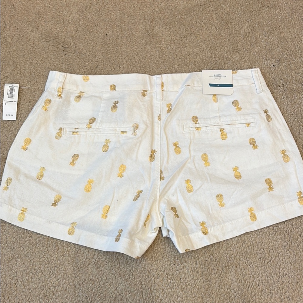 Bundle of 2 Old Navy 3.5” Womens Shorts Red Cotton, White Pineapple Linen Size 6 - Picture 5 of 10